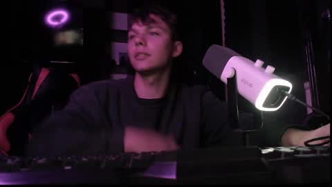 Hot boy 2002 online show from October 3, 2025, 7:44 pm