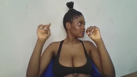 Snapshot of hot_choccoolate chatting on May 12, 2026, 11:02 pm Zarah online show from May 12, 2026, 11:02 pm