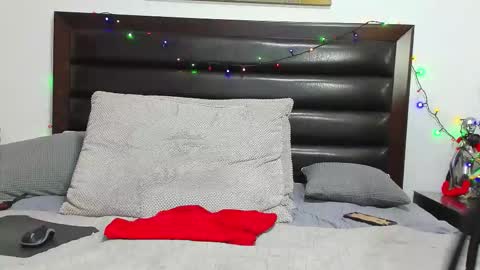 hot_chocolate4u online show from January 5, 2026, 6:33 pm