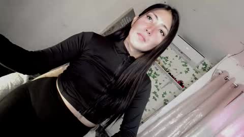 its me CLAUDIA online show from October 3, 2025, 8:33 am