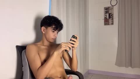Snapshot of hot_cuteboy02 chatting on December 20, 2025, 1:23 am Kim online show from December 20, 2025, 1:23 am