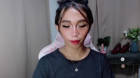 Snapshot of hot_khianna chatting on May 6, 2026, 12:32 pm Khianna online show from May 6, 2026, 12:32 pm