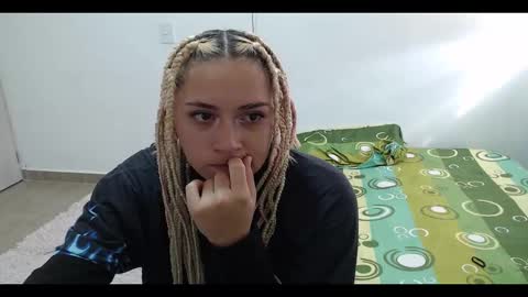 Mia online show from January 15, 2025, 8:48 pm