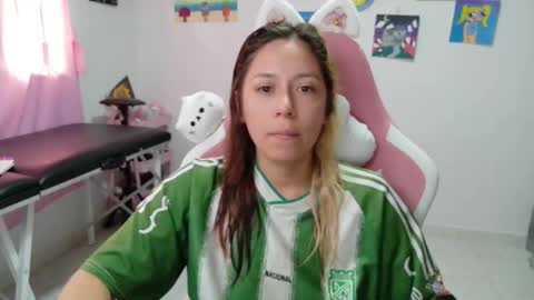 Mia online show from December 15, 2025, 4:00 pm