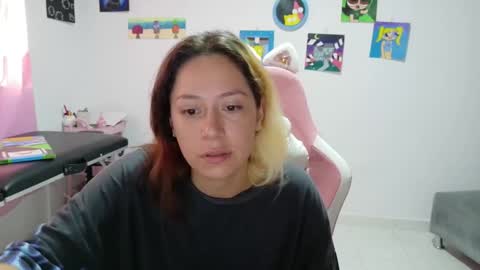 Mia online show from December 17, 2025, 2:01 pm