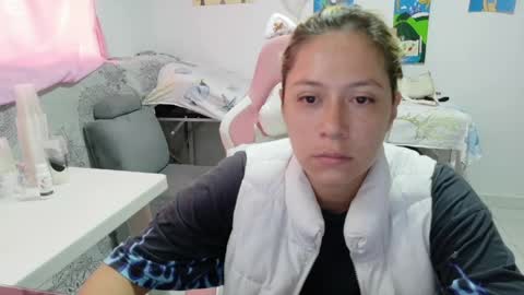 Mia online show from May 6, 2026, 3:06 pm