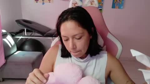 Mia online show from June 20, 2026, 4:54 pm