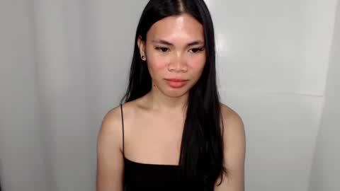hot_pauline online show from May 11, 2026, 4:15 pm