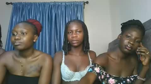 Snapshot of hot_petite1 chatting on December 20, 2025, 10:33 am Hot petite online show from December 20, 2025, 10:33 am