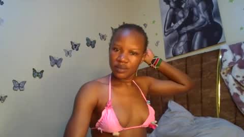 Snapshot of hot_petite100 chatting on June 17, 2026, 2:25 am hot petite100 online show from June 17, 2026, 2:25 am