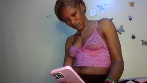 Snapshot of hot_petite100 chatting on July 15, 2026, 6:35 pm hot petite100 online show from July 15, 2026, 6:35 pm