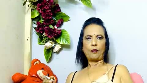 hot queen online show from June 8, 2026, 6:52 pm
