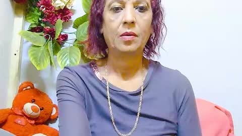 hot queen online show from July 22, 2026, 5:54 am