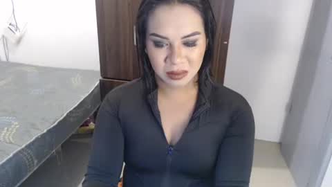 roxanne online show from April 26, 2026, 3:42 pm