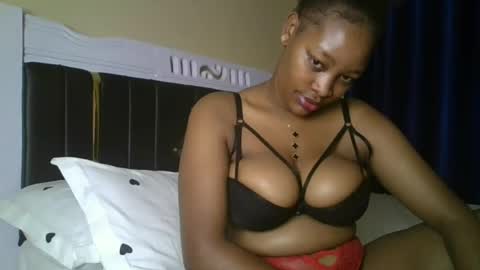 Snapshot of hot_sexxxy_bitch chatting on June 12, 2026, 12:53 am Amanda online show from June 12, 2026, 12:53 am