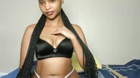 Snapshot of hot_sexy_babe chatting on May 17, 2026, 1:14 am Bellah online show from May 17, 2026, 1:14 am