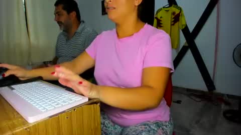 hotandfierylatinos online show from July 4, 2026, 11:38 am