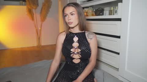 Bella online show from October 2, 2025, 5:31 pm