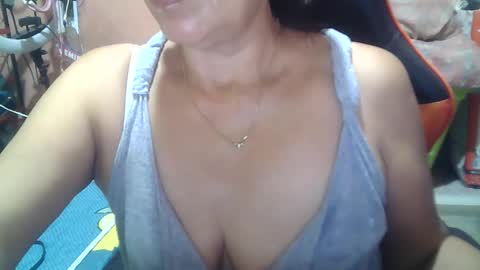Snapshot of hotbetty_45 chatting on February 22, 2025, 9:56 am hotbetty_45 online show from February 22, 2025, 9:56 am