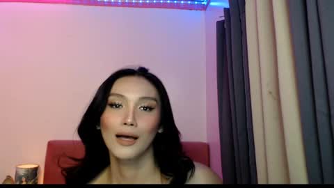 Snapshot of hotbunny_12 chatting on December 7, 2024, 3:19 pm Kylie online show from December 7, 2024, 3:19 pm