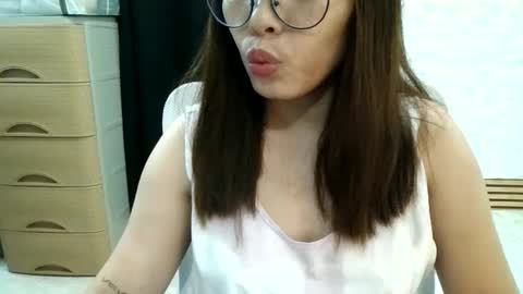 hotchick2099 online show from March 27, 2026, 1:11 pm