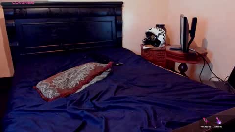 Snapshot of hotcountryboy94 chatting on December 14, 2025, 1:22 am Yikes online show from December 14, 2025, 1:22 am