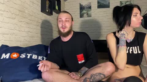 Snapshot of hotcoupleee2020 chatting on December 18, 2024, 1:45 pm YounHotCouple online show from December 18, 2024, 1:45 pm