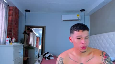 Snapshot of hotcrew_ chatting on October 1, 2025, 7:42 pm Hussain aaron and Ekko online show from October 1, 2025, 7:42 pm