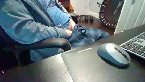 hotdog1124 online show from February 16, 2026, 12:34 pm