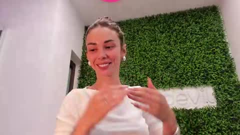 hotfallingdevil online show from May 11, 2026, 4:07 am