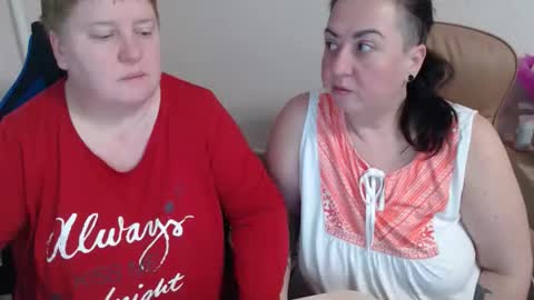 Snapshot of hotfiremommy chatting on November 27, 2025, 9:17 pm LimonkaFire online show from November 27, 2025, 9:17 pm