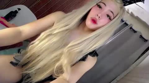 Snapshot of hotfucking_queen1111 chatting on June 25, 2026, 8:19 am hotfucking_queen1111 online show from June 25, 2026, 8:19 am