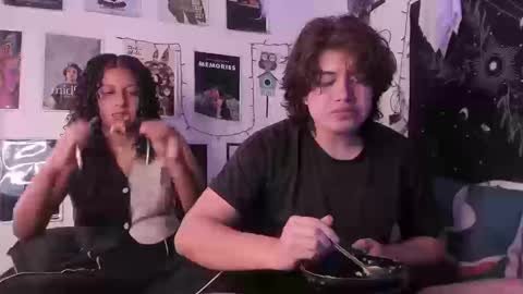 Sam and Nico online show from September 11, 2025, 2:39 pm