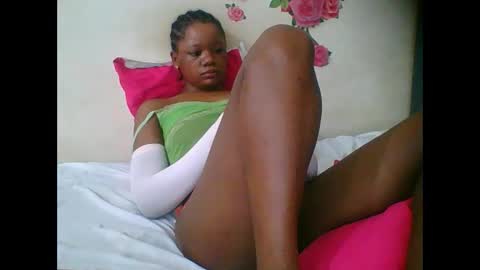 LOYCE online show from November 5, 2025, 1:27 am