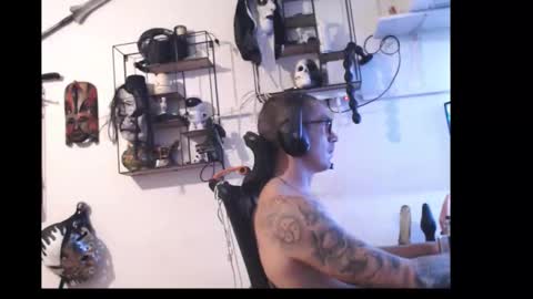 hotkinkytat online show from April 23, 2026, 1:24 pm