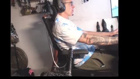 hotkinkytat online show from April 29, 2026, 10:52 am