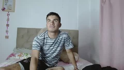 Snapshot of hotlatinduo74512 chatting on June 19, 2026, 12:37 am SG LoveCam online show from June 19, 2026, 12:37 am