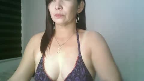 hotmamajen4u online show from May 2, 2026, 3:22 am