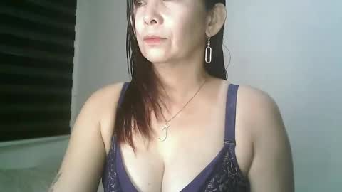 hotmamajen4u online show from May 3, 2026, 2:39 am