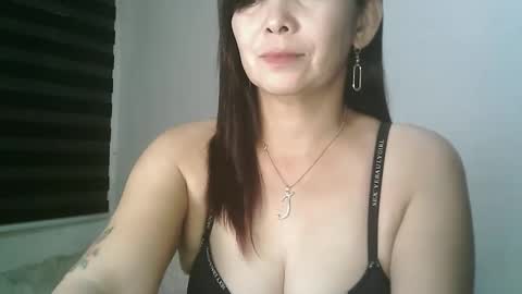 hotmamajen4u online show from May 3, 2026, 11:33 pm
