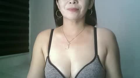 hotmamajen4u online show from May 8, 2026, 2:50 am
