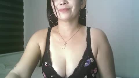 hotmamajen4u online show from May 9, 2026, 12:38 am