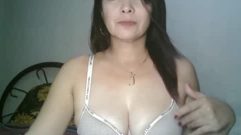 hotmamajen4u online show from May 14, 2026, 1:23 am