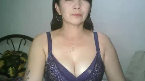 hotmamajen4u online show from May 18, 2026, 5:24 am