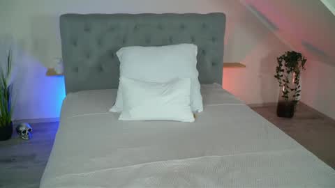 Snapshot of hotmilfbitch chatting on June 4, 2026, 7:42 pm hotmilfbitch online show from June 4, 2026, 7:42 pm