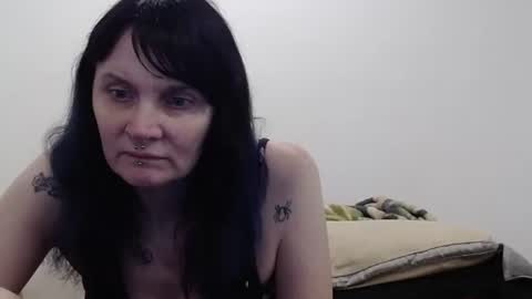 hotmodel1984 online show from January 12, 2026, 2:17 am