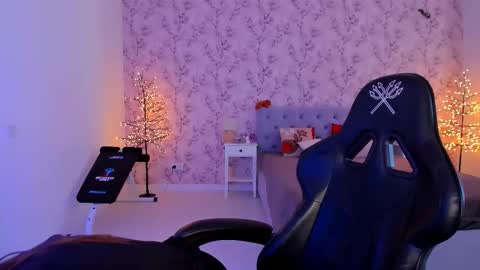 hotmolly_ online show from March 12, 2026, 10:54 am