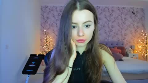 hotmolly_ online show from April 7, 2026, 9:21 am