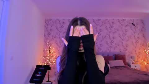 hotmolly_ online show from April 29, 2026, 9:46 am