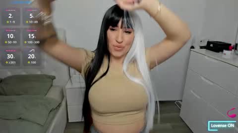 hotmorenaxxx online show from February 4, 2026, 1:06 pm